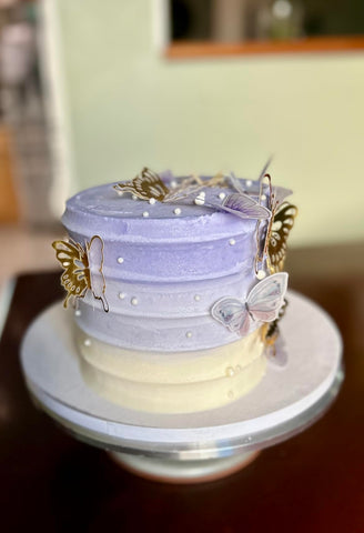 Grarry cake decorating set enables versatile frosting and shaping.