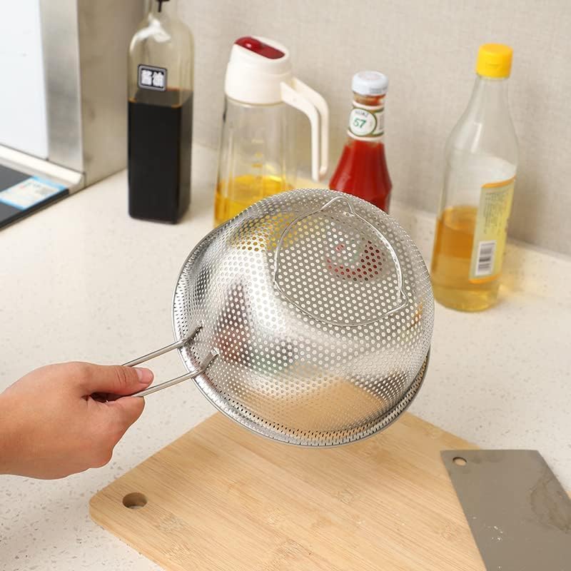 GreatLink stainless steel colander with outer rim prevents food from snagging between mesh and rim.