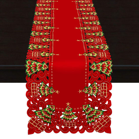 Grelucgo matching placemats complete a coordinated holiday tablescape.