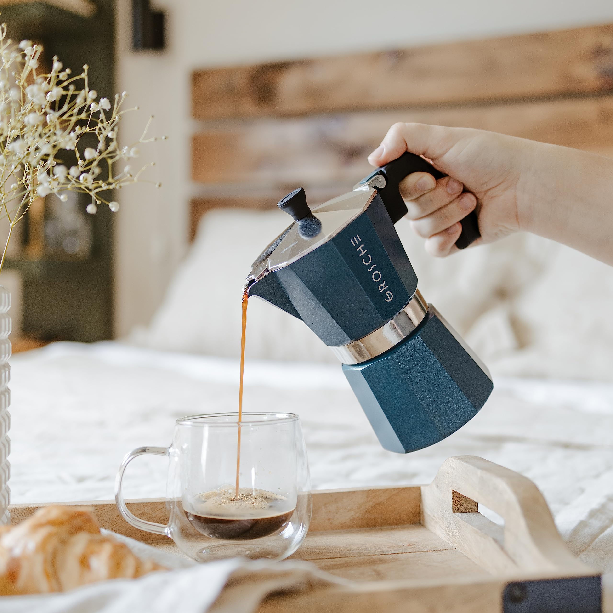 GROSCHE Milano blue handle with burn guard protects fingers during brew.