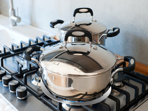 Grourarty heat diffuser plate demonstrating even heat distribution on cookware