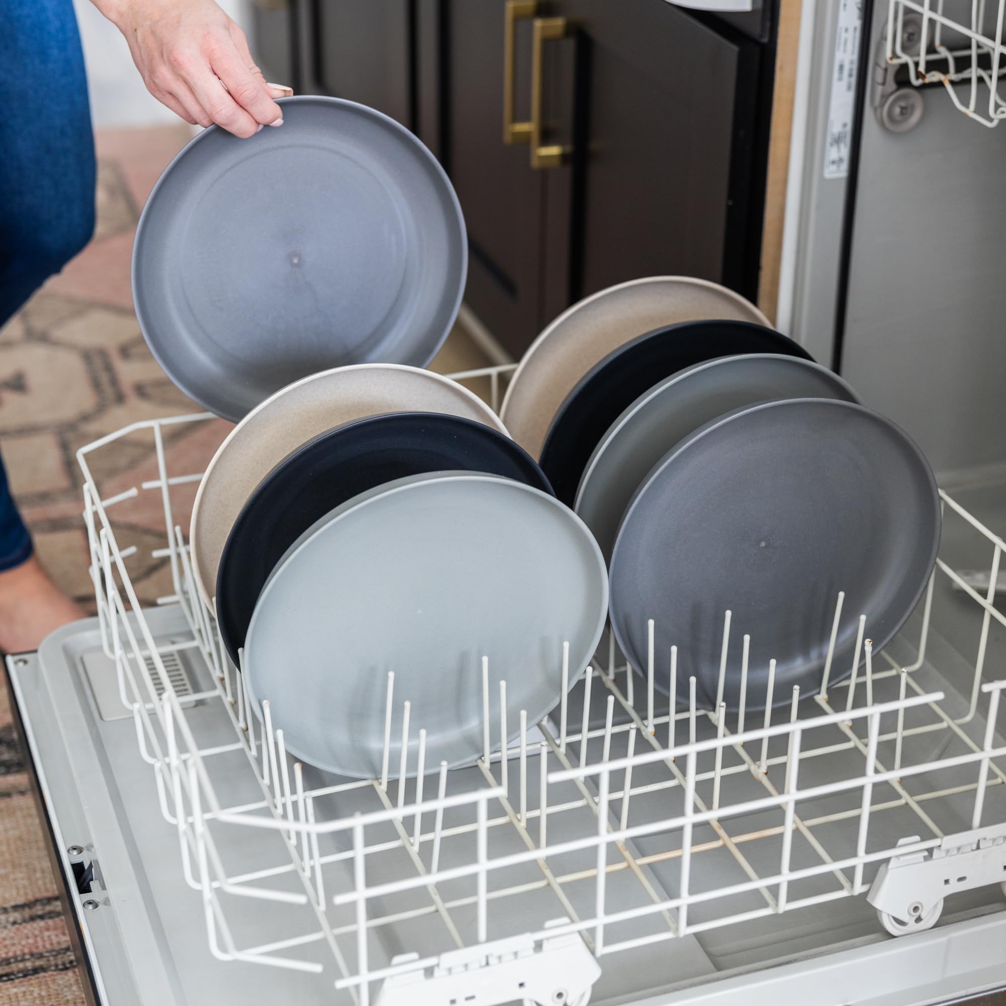 Grow Forward kid-friendly design keeps meals neat and safe.