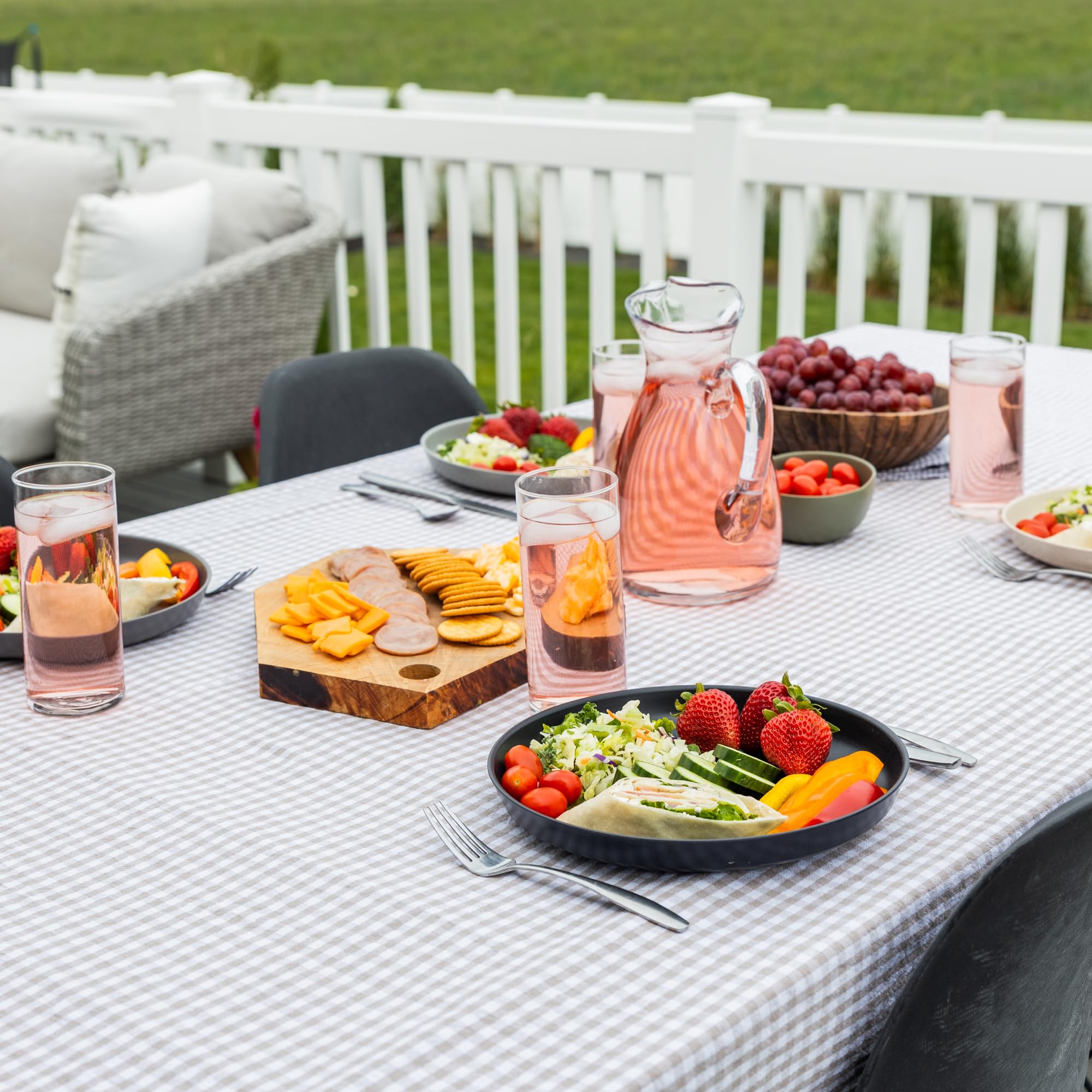 Grow Forward plates feature a lipped edge to help reduce spills.