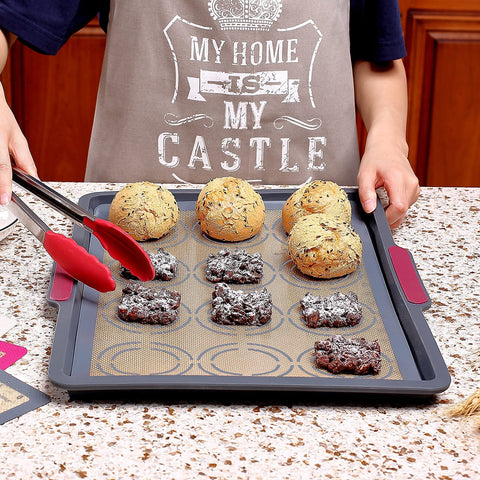 GUANCI silicone baking mat nonstick surface helps dough release and cleanup.