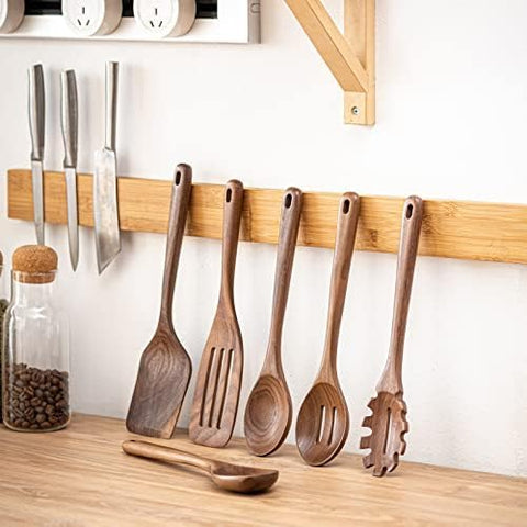 Gudamaye spaghetti spoon ready for serving perfectly cooked pasta.