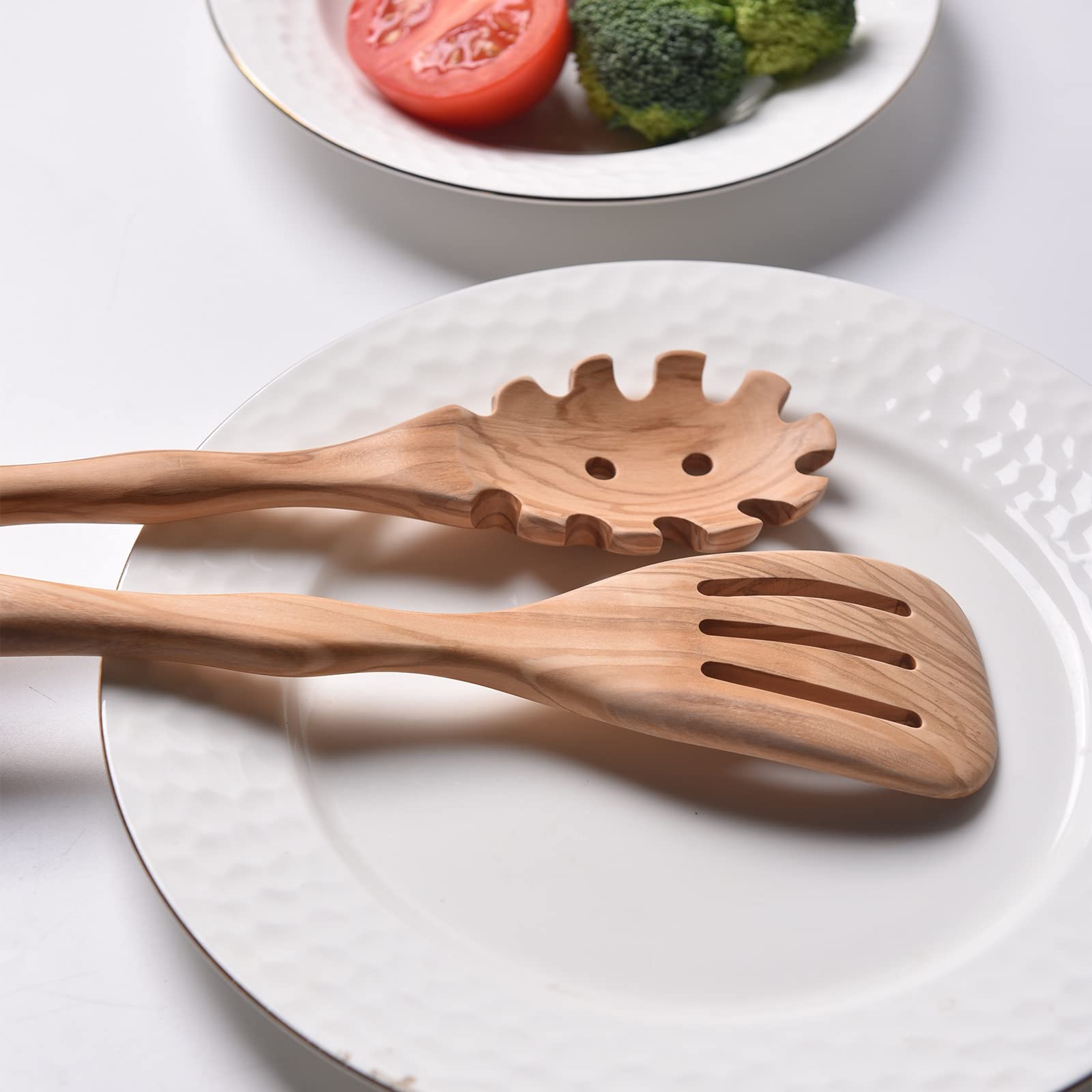 Gudamaye spaghetti spoon keeps pasta strands lifted and ready to serve