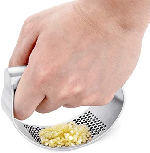 GuDoQi silicone peeler aids fast, odor-free garlic peeling.