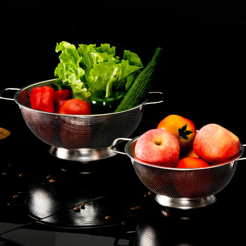 Thoughtful base ring keeps the colander steady on countertops.