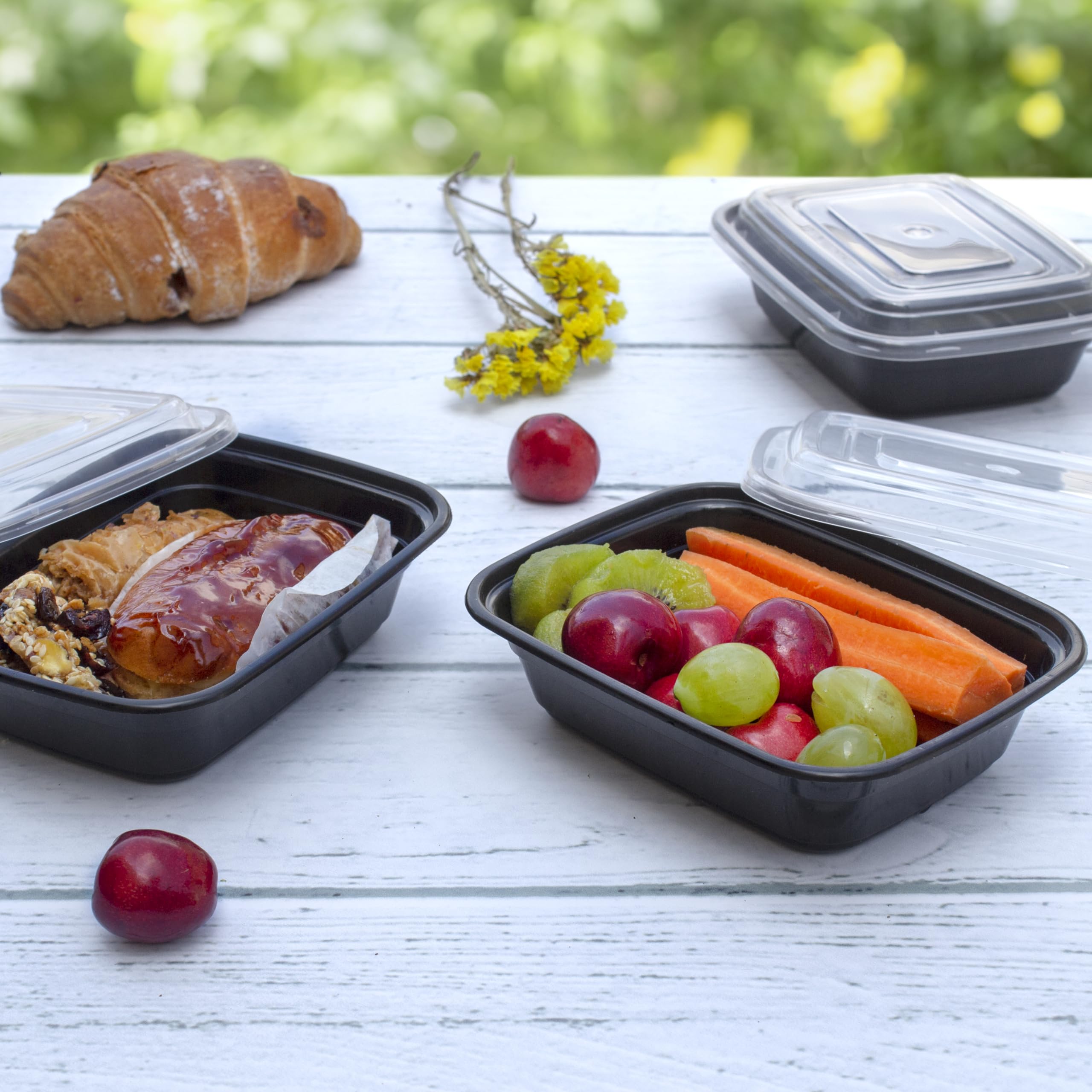 GUSTO microwave-safe container suitable for reheating meals quickly