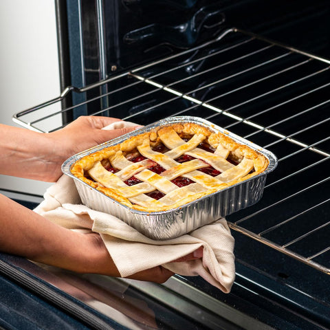 GUSTO disposable aluminum pans simplify cleanup after meals.