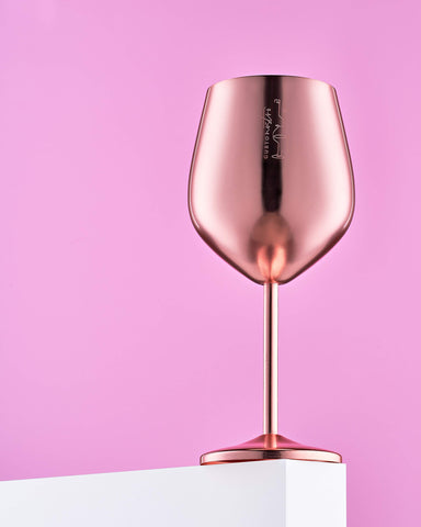 Gusto Nostro easy-to-carry metal wine glass supports travel, camping, and poolside use.