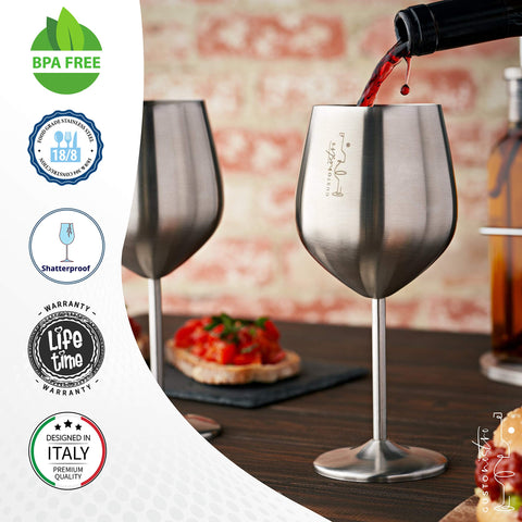 Gusto Nostro unbreakable wine glass by the pool with spill-resistant design.