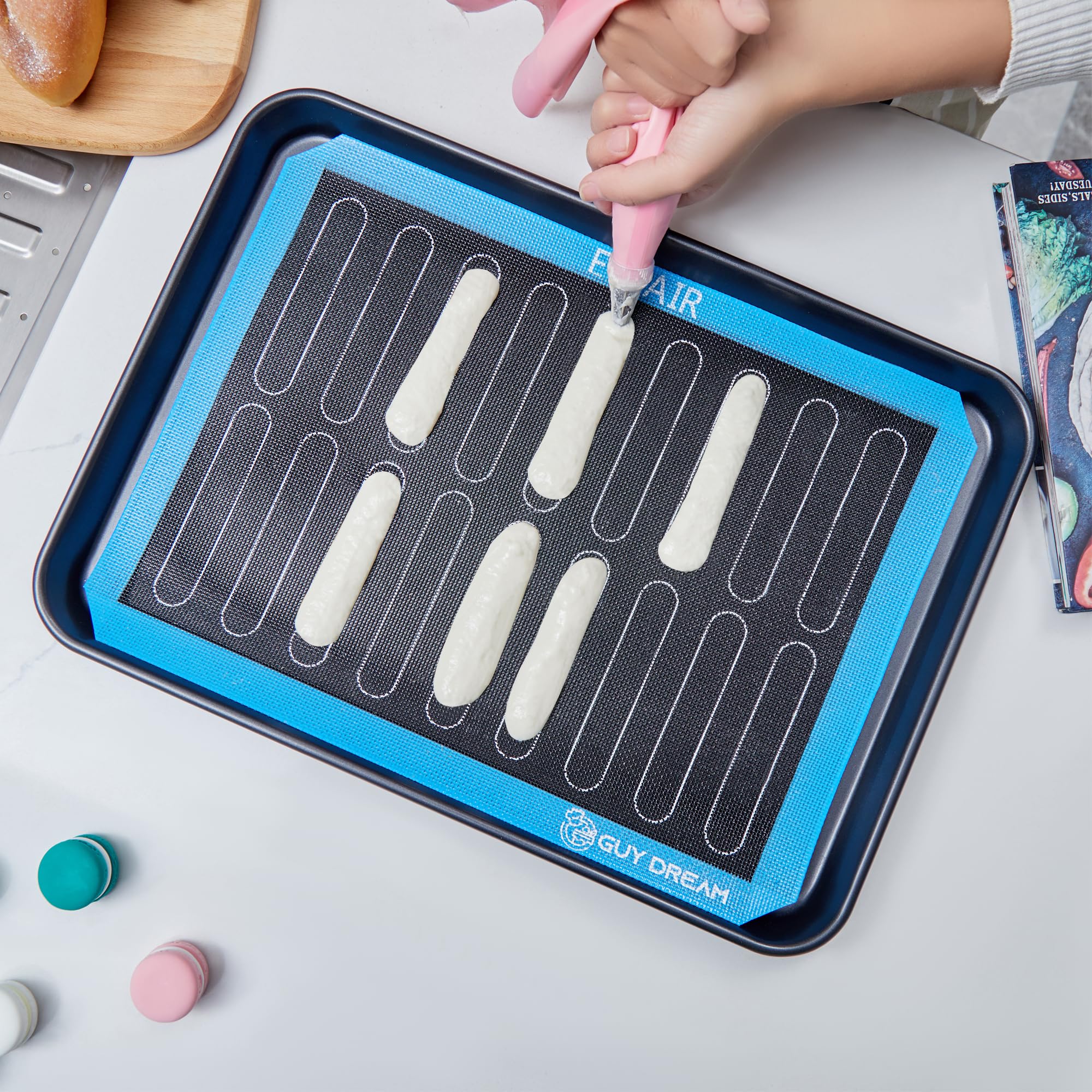 GUY.DRE.MAT 3pc silicone mats close-up shows non-stick surface and flexibility.