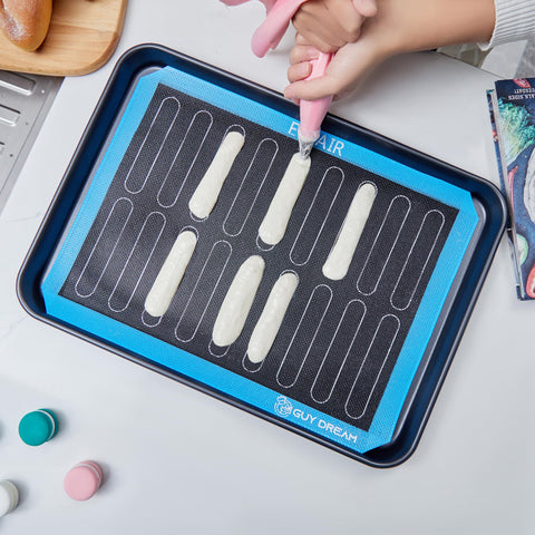 GUY.DRE.MAT 3pc silicone mats close-up shows non-stick surface and flexibility.