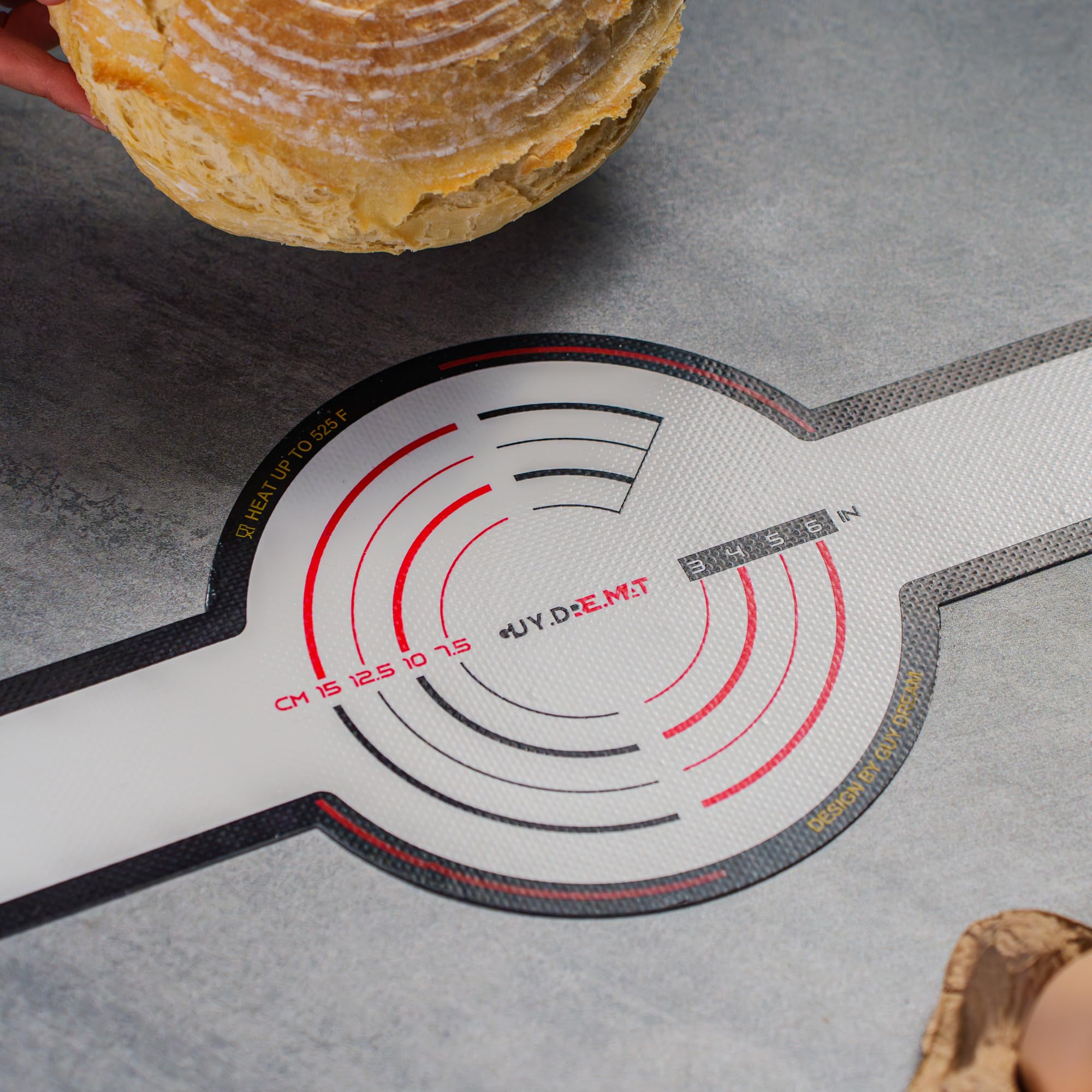 GUY.DRE.MAT durable silicone sling is reusable for many baking sessions.