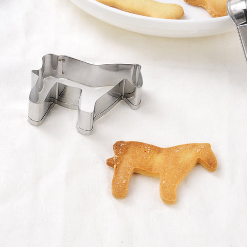 GWHOLE heart cookie cutter for gifting cookies.