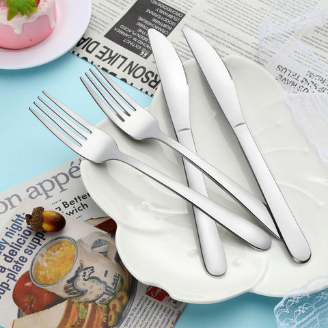 Gymdin ergonomic handles offer comfortable grip during dining.
