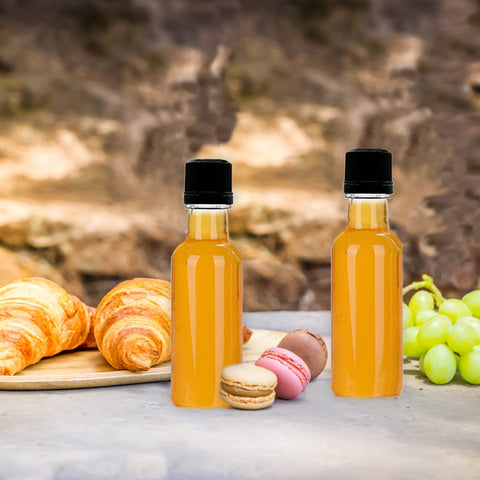 Air-tight black cap on Haawooky mini bottle prevents leaks during travel