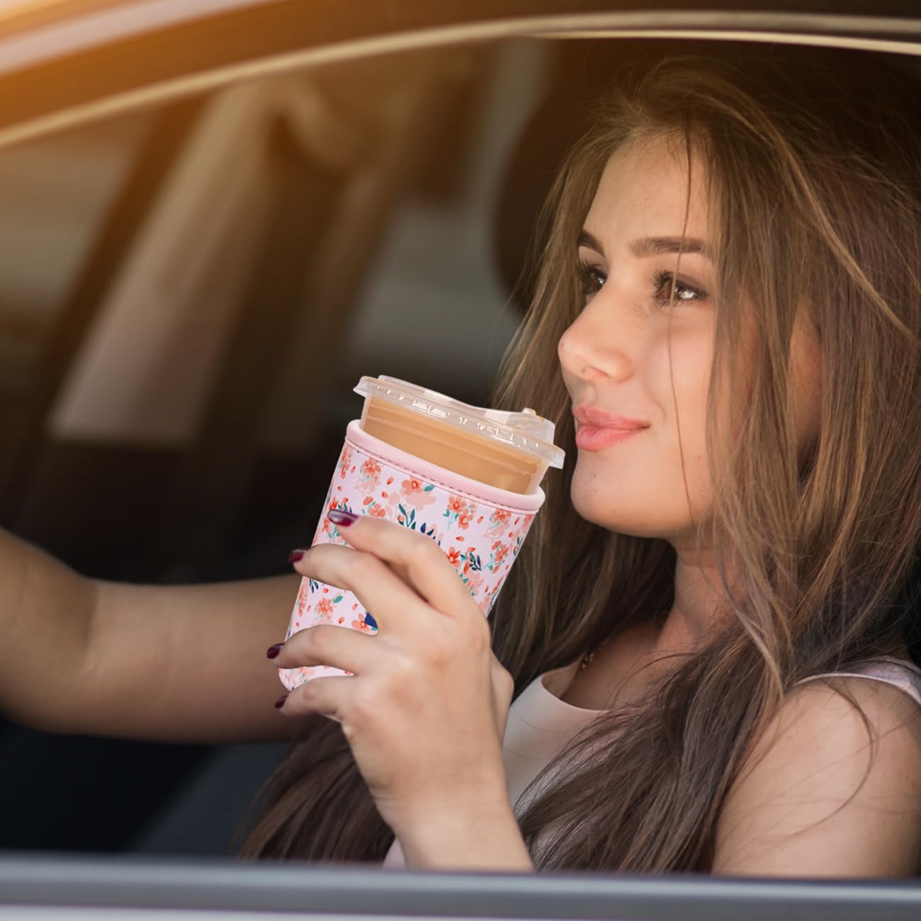 Haevola neoprene sleeve keeps beverages chilly and hands comfortable on commutes.