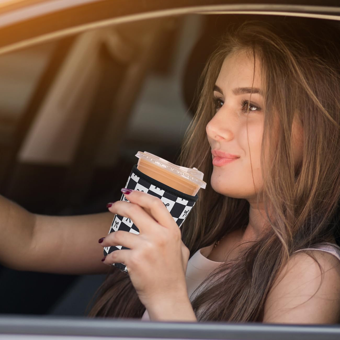 Haevola neoprene sleeve hands-free grip preventing condensation on cold drinks.
