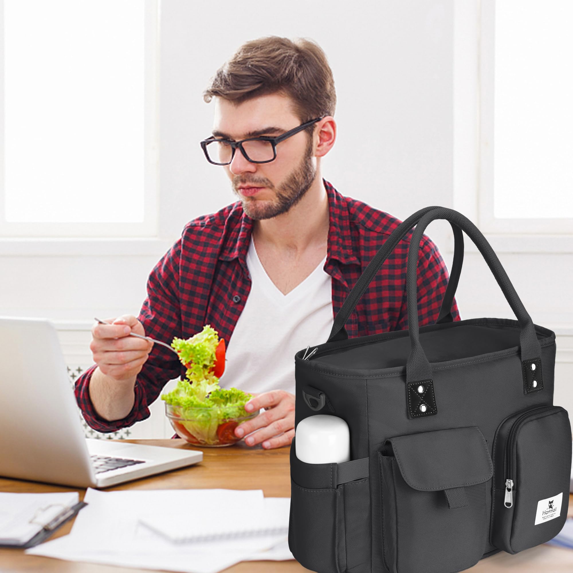 Hafmall easy-clean interior uses seamless insulation for quick spills.