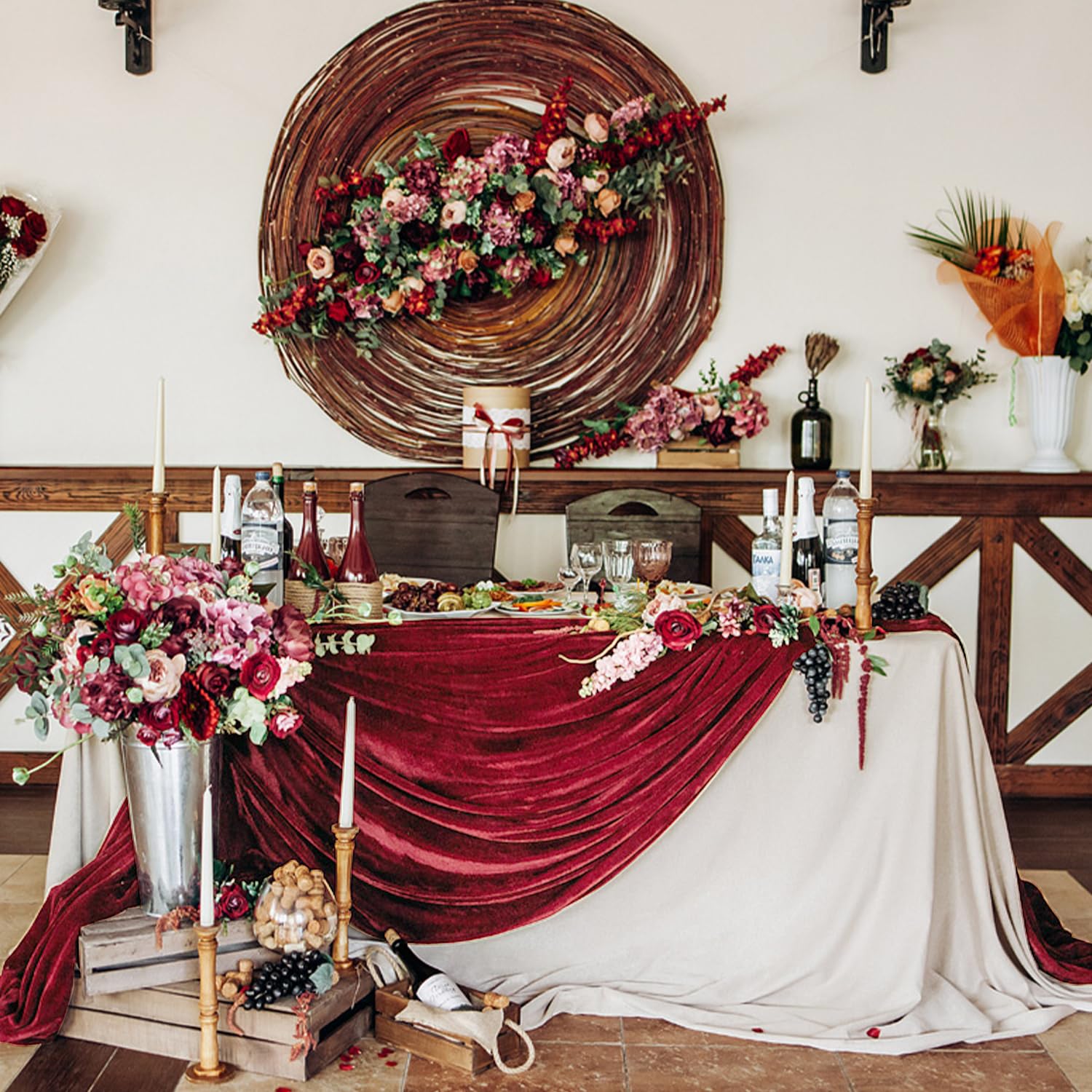 Hahuho wedding and party decor option adds luxurious vibe to tables.