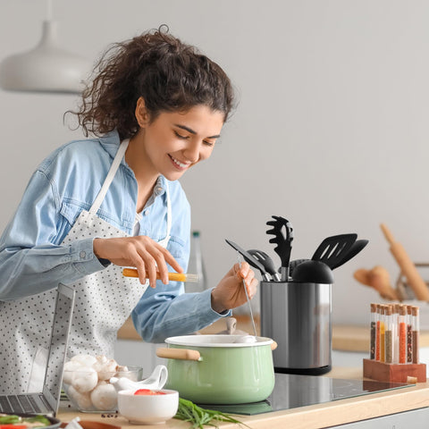 Haiyouneer extra-large utensil crock with diameter 6.3 inches keeps bulky tools organized