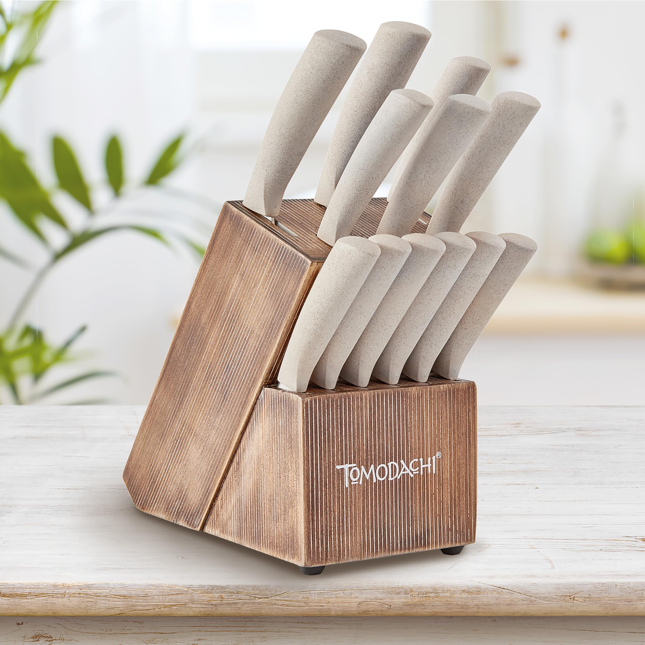 Hampton Forge Harvest 8-inch bread knife detail demonstrates reliable serrated performance