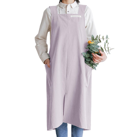 HANEE cross-back apron with pockets in light pink keeps utensils within reach