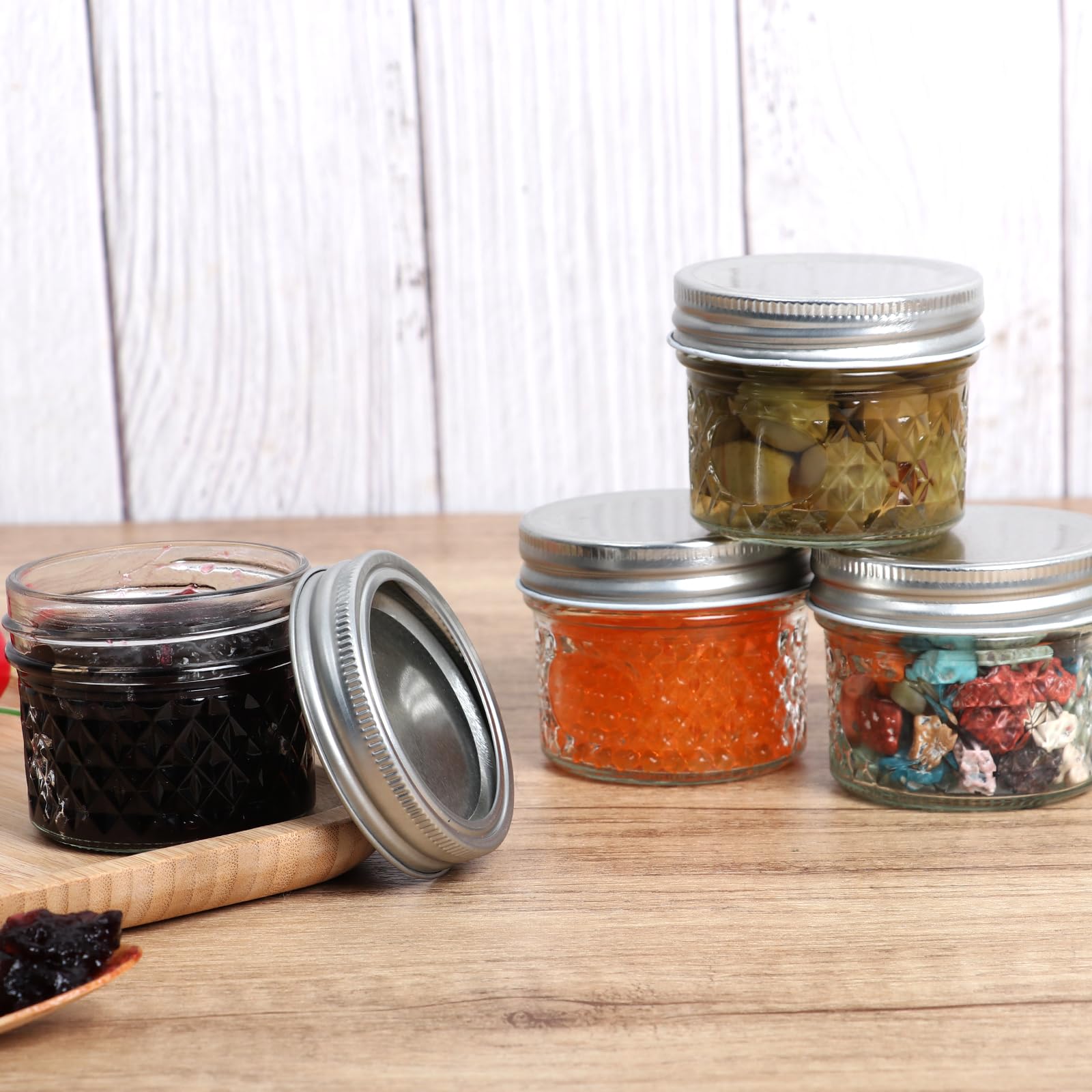 Haneye mini mason jars used as elegant wedding favors.