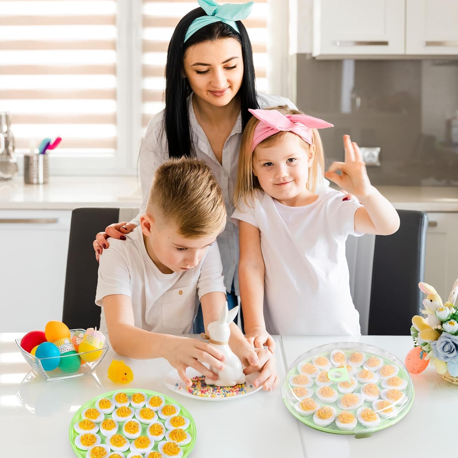 HansGo 22-cavity green deviled egg tray fits standard eggs.