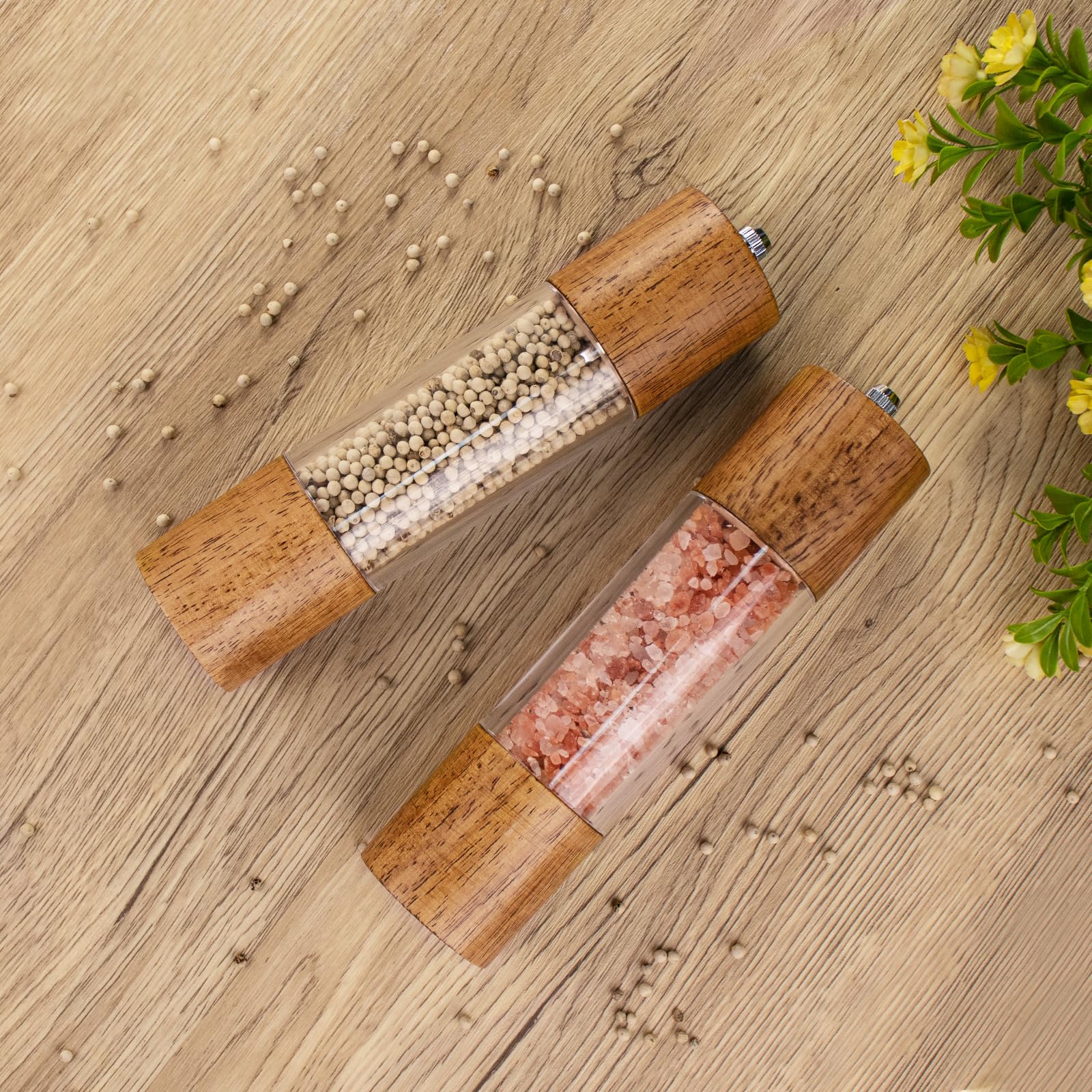 Haomacro oak grinders with ceramic core, close-up of adjustable grind.