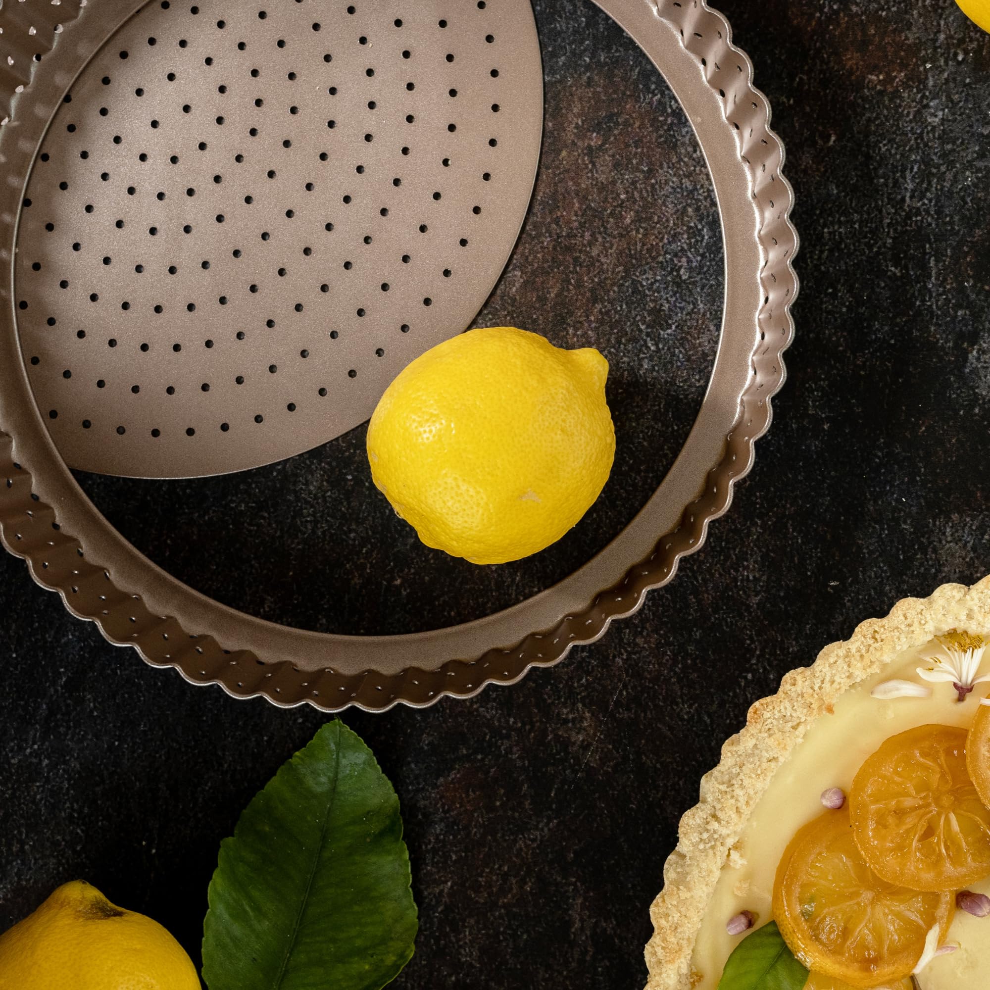 HAPPIELS tart pan removable bottom allows quick, clean quiche release