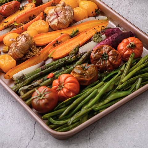 HAPPIELS carbon steel construction resists warping and promotes even baking