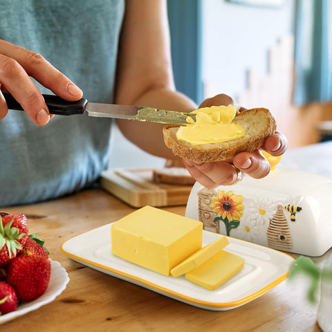 Happy Will ceramic dish is easy to clean and dishwasher-safe