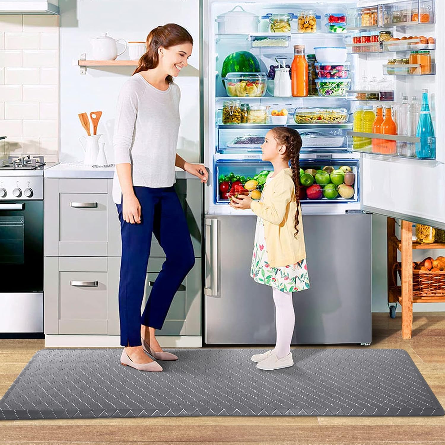 HappyTrends kitchen mat Easy-clean texture resists dirt and spills.