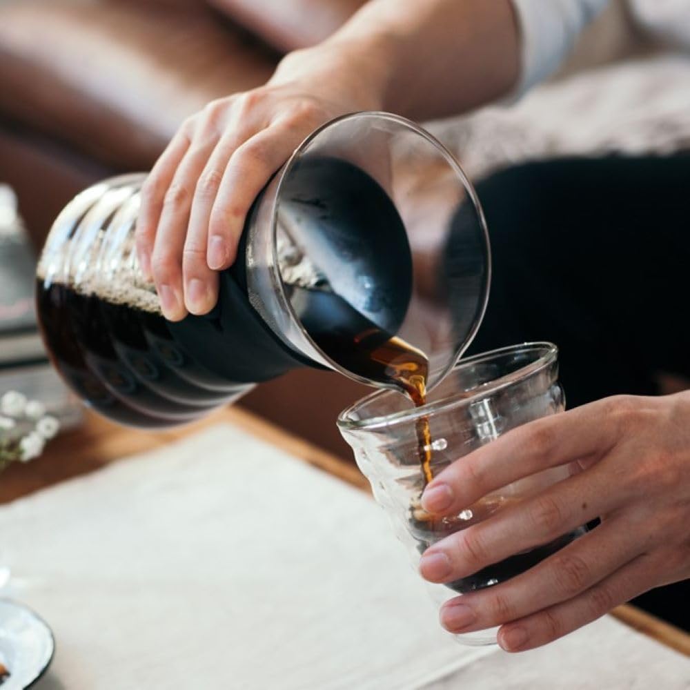 Hario rubber grip collar around the decanter for comfortable handling