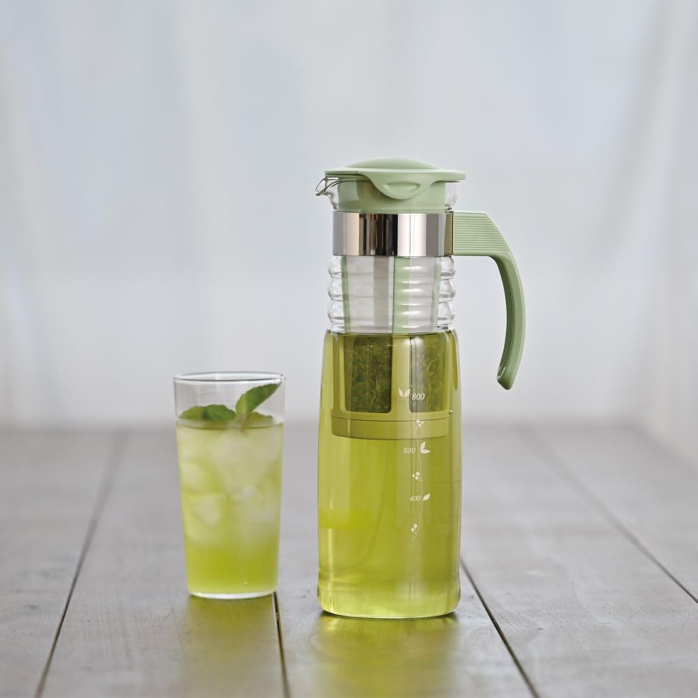 Hario Mizudashi nylon-mesh-filter keeps leaves contained while letting flavor through.