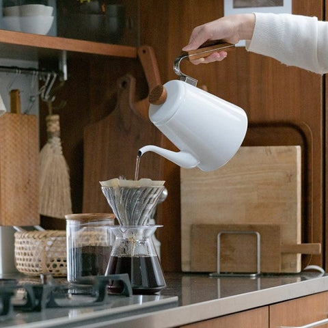 Hario Simply V60 heat-safe handle indicates careful handling when hot