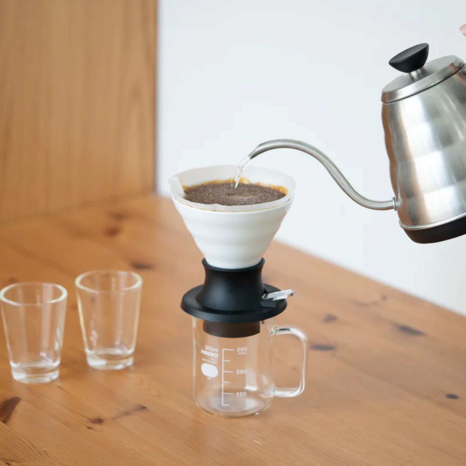 Hario Switch dripper top view highlights glaze and clean filtration for precise pour-over control.