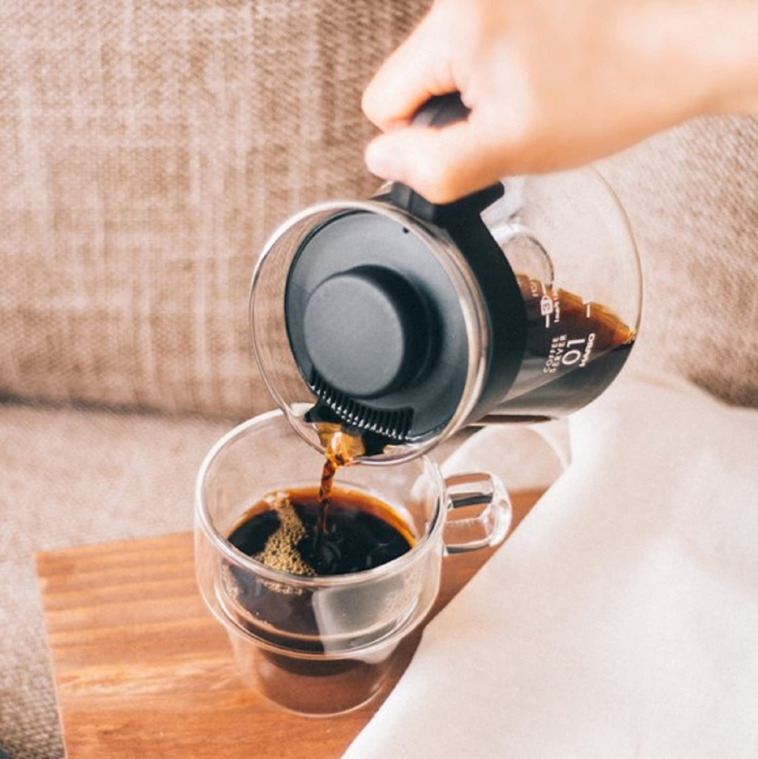 Hario V60 thick heat-retentive glass helping keep coffee warm