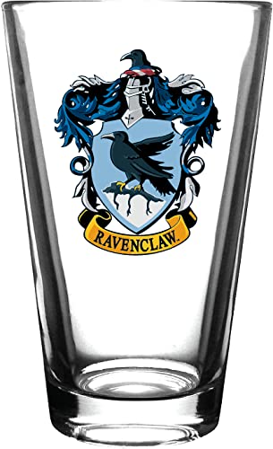 Harry Potter crest detail on pint glass adds collectible charm