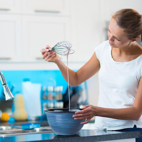 Hasense lead-free ceramic bowls suitable for salads, pasta, ramen, or popcorn.