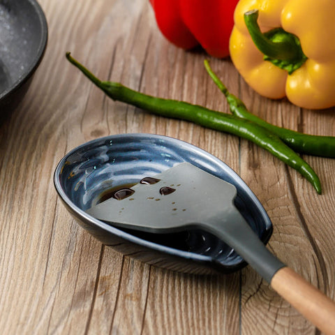 Hasense gift-ready spoon rest makes a stylish housewarming present.