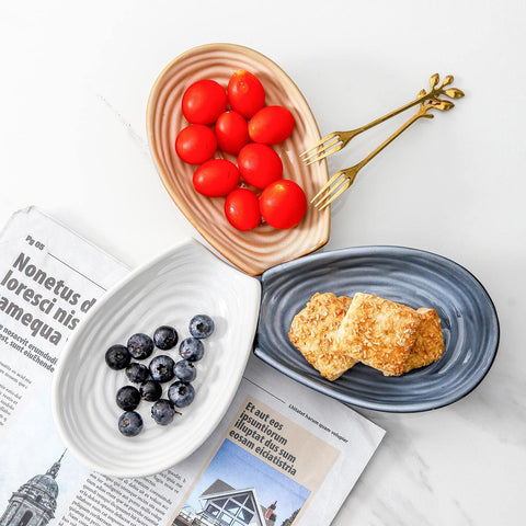Hasense heat-resistant ceramic withstands hot utensils safely.