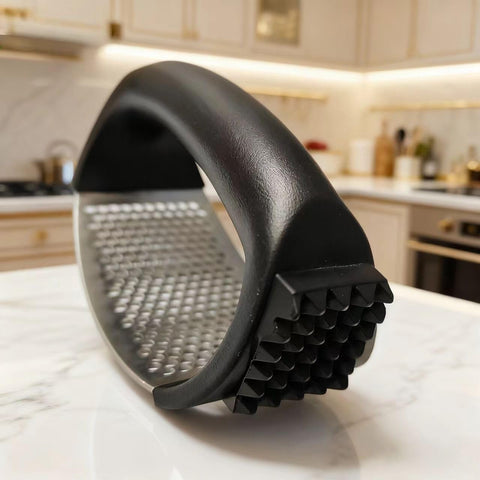 Anti-slip PP grip enhances control during use.