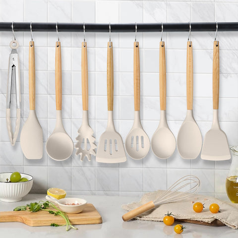 HaWare pasta server lifting noodles with control and minimal clumping