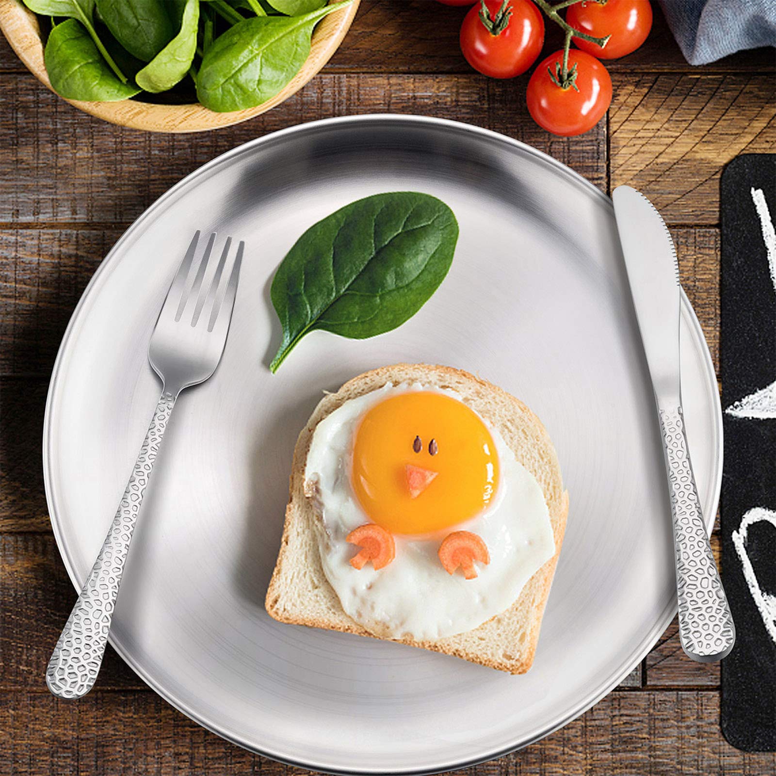 HaWare plates with smooth surfaces prevent sharp edges and spills.