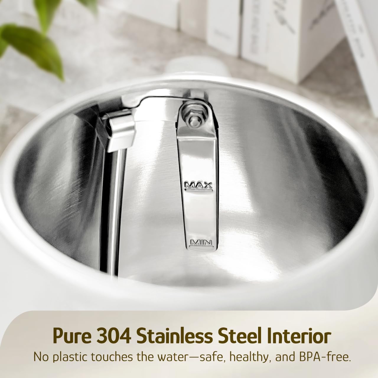 Hazel Quinn kettle interior and lid in stainless steel with BPA-free contact