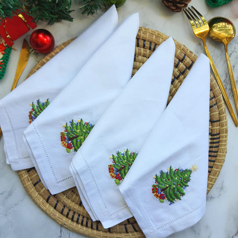 HCRAFT Christmas tree design napkin ideal for festive settings.